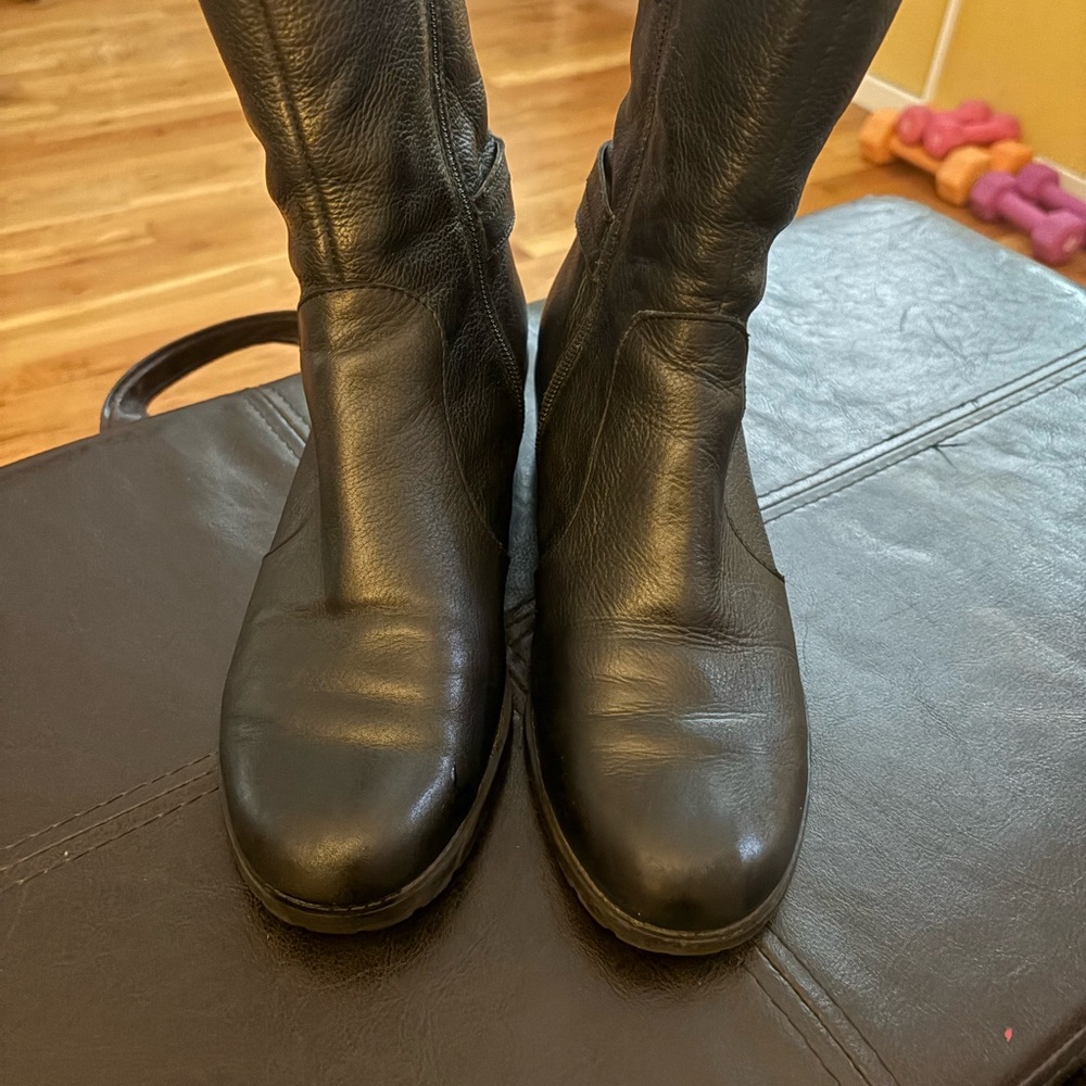 Anne Klein Elegant Black Leather Heeled Boots